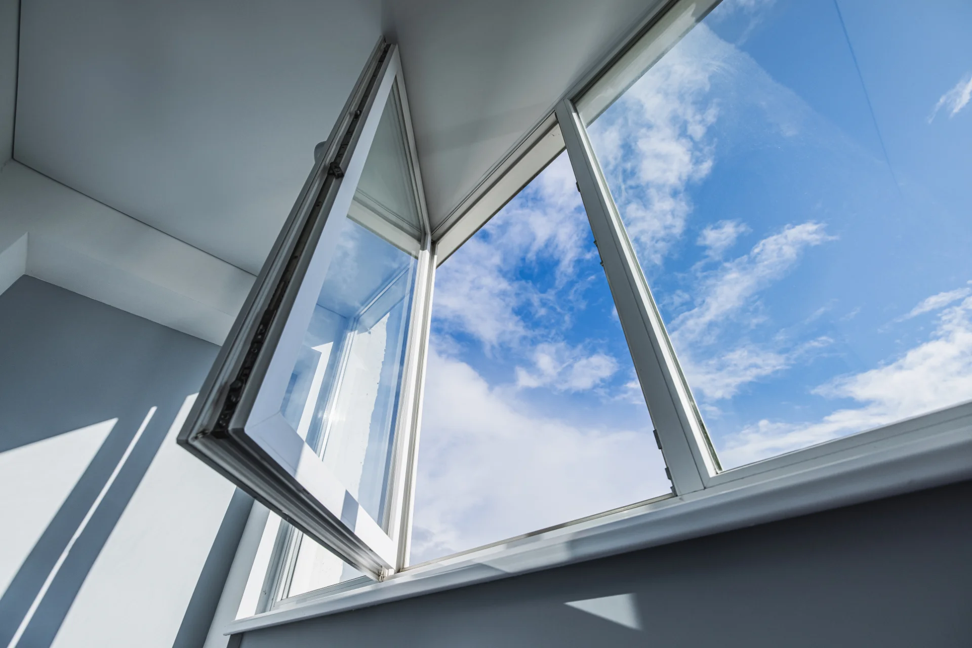 VLX 80 Casement Window in Vero Beach, FL | TruePane Windows & Doors - detail 1